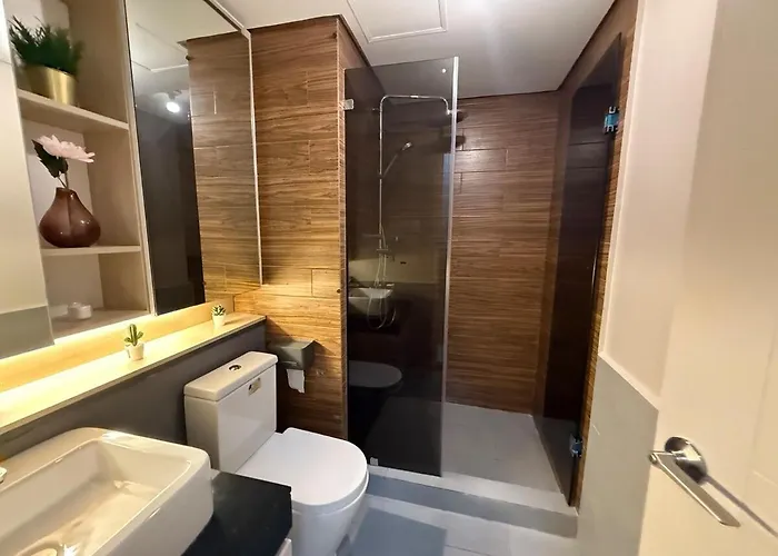 Apartment 2br Near Bay Moa L Airport With Free Use Of Pool L 4 Ppl